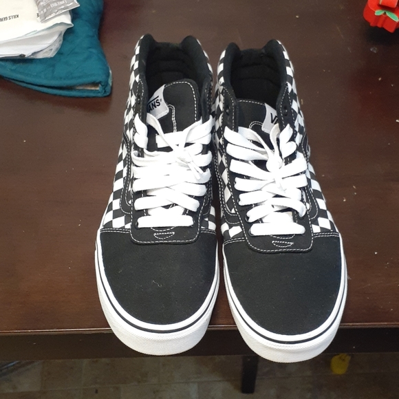 Vans - Picture 3 of 4